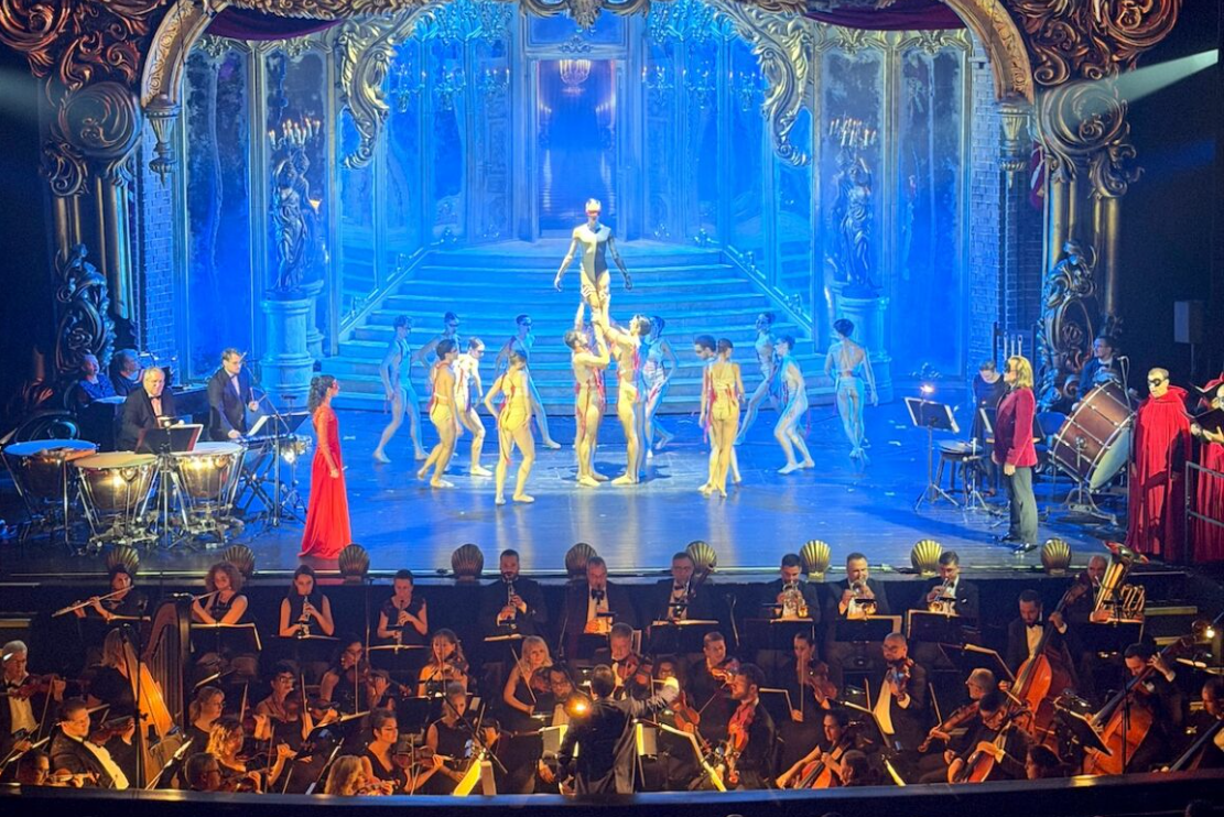 Anul masonic s-a deschis la Opera Română Sir David Wootton a fost oaspetele de onoare al elitei masonice din România
