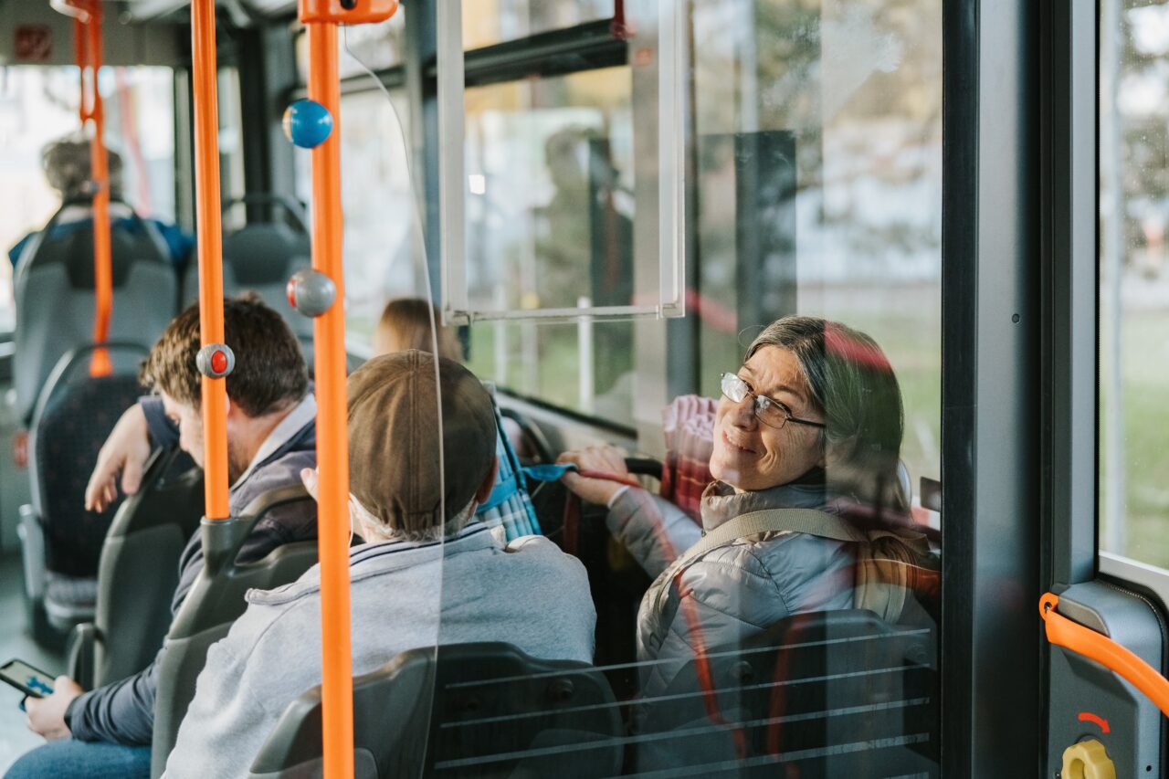 Orașul din România în care biletul de autobuz costă 1 leu și abonamentul lunar, 20 de lei. Câți cetățeni au ales transportul în comun