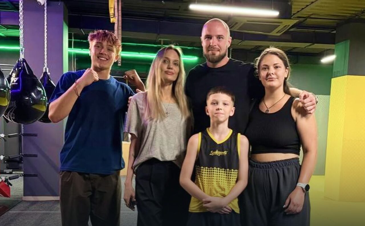 Actrița Angelina Jolie și-a adus fiul de 18 ani la un club de box din Harkov, Ucraina