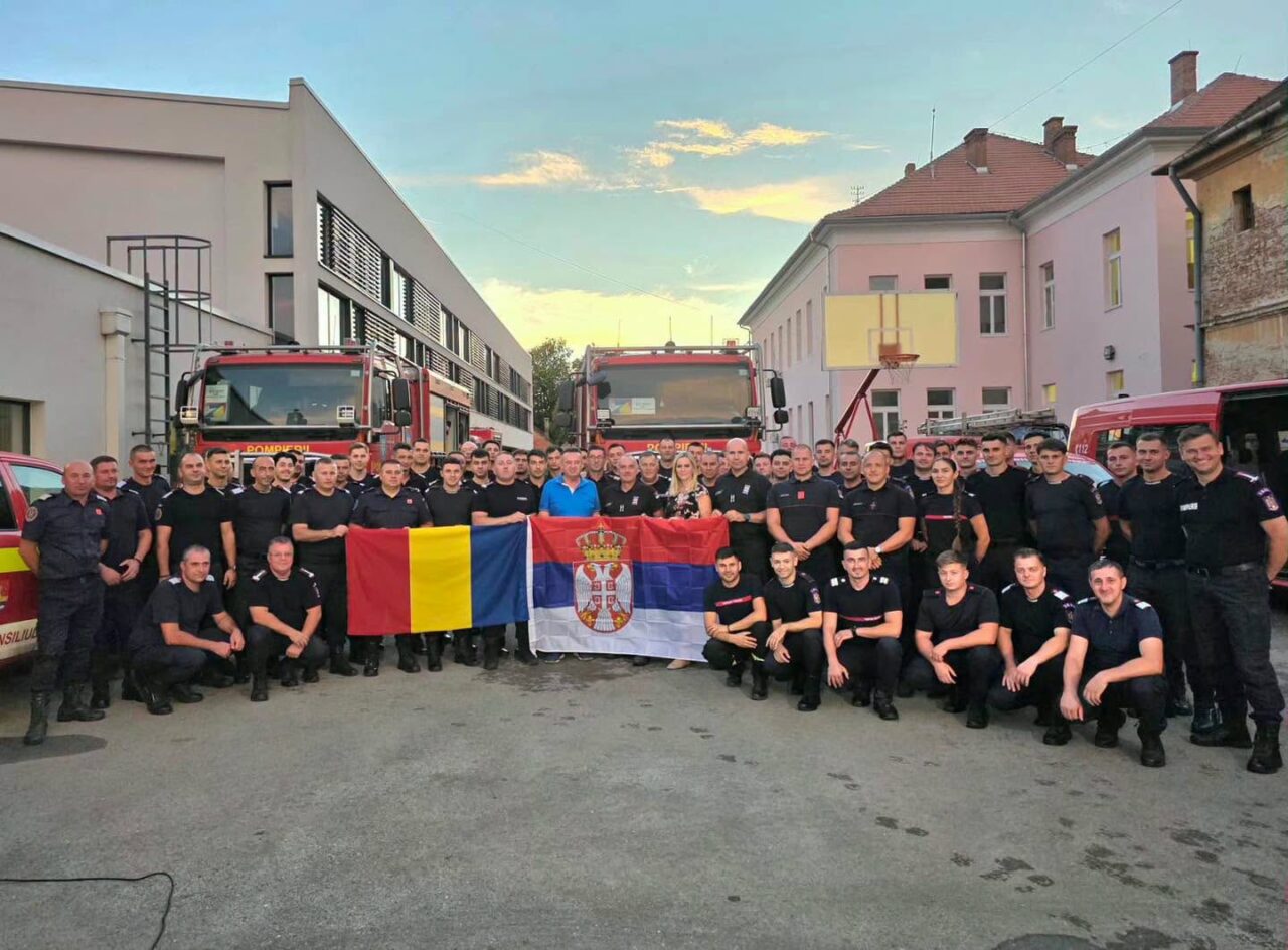 Pompierii români se întorc acasă după două săptămâni de intervenții împotriva incendiilor din Serbia