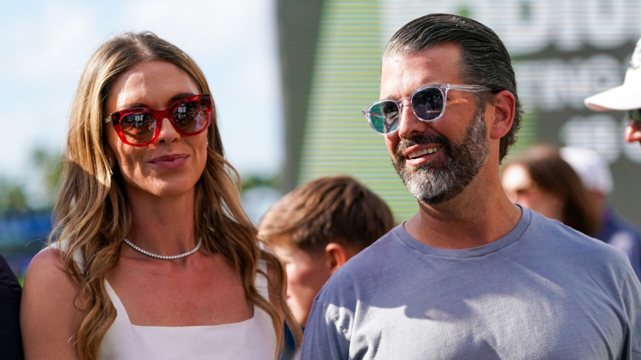 Nunta lui Donald Trump Jr. a fost finanţată parţial de un oligarh rus, decorat de Putin. Cuplul confirmă cadoul de sute de mii de dolari