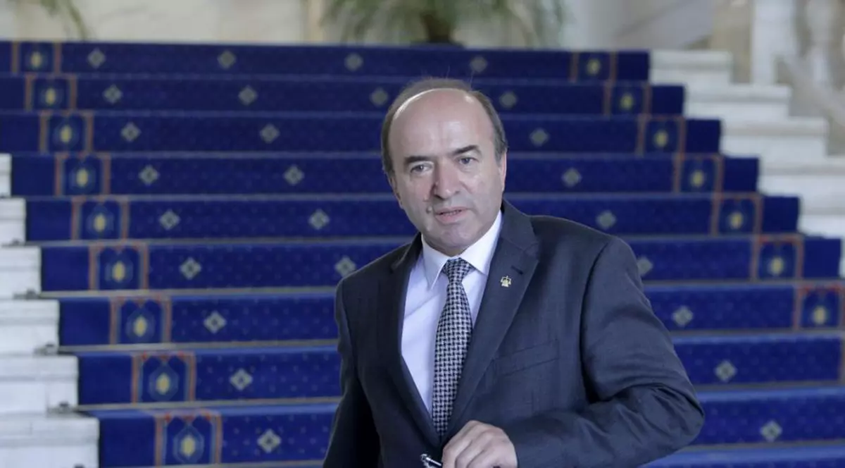 Tudorel Toader lansează teoria conform căreia nu ajungem la alegeri anticipate pentru că parlamentarii se tem să își piardă mandatele