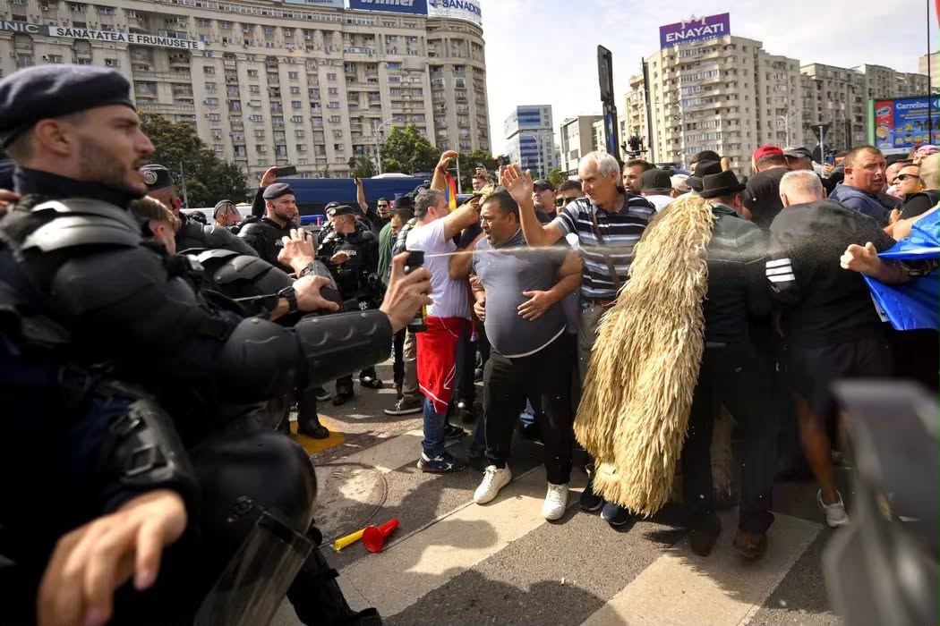 Gândul publică momentul în care jandarmii gazează oierii. Imagini din Piața Victoriei