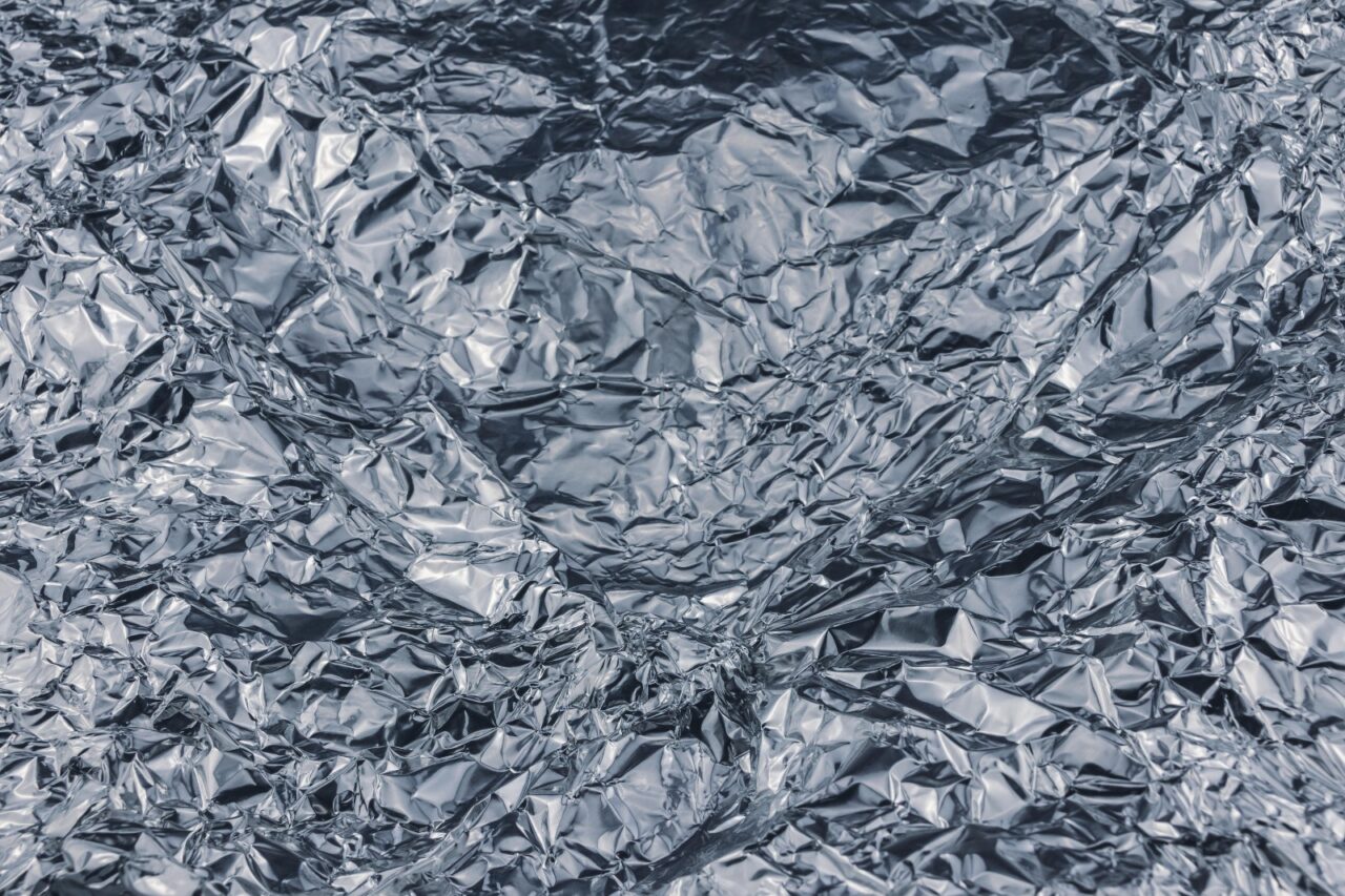 (P) Frica de aluminiu din deodorante: ce spun studiile și de ce raftul s-a schimbat oricum