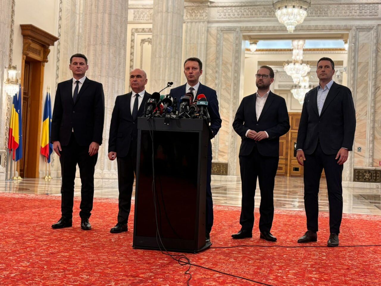 Siegfried Mureșan, declarații alături de liderii PNL, USR ȘI UDMR la Palatul Parlamentului: ”Începem munca imediat la un program de guvernare”/ Bolojan: ”Nu vom susține programe care nu se bazează pe realități”/ Fritz: ”Vom discuta inclusiv cu PSD să vedem în ce condiții va susține acest guvern”