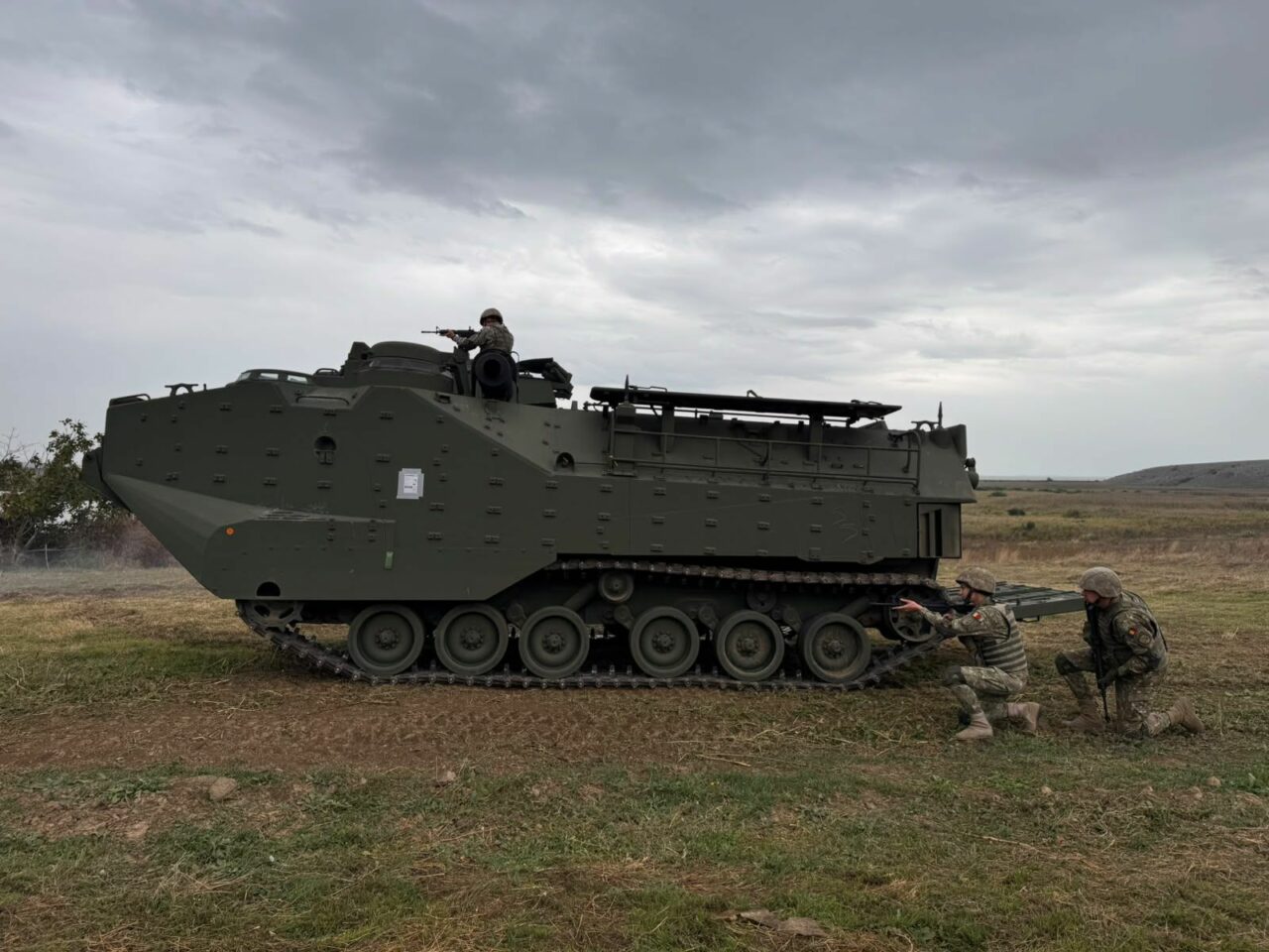 SUA a livrat primele nouă vehicule amfibii de asalt către România. Noua capabilitate întărește flancul estic al NATO