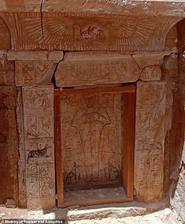 mormant piramidal roman oaza dakhla egipt