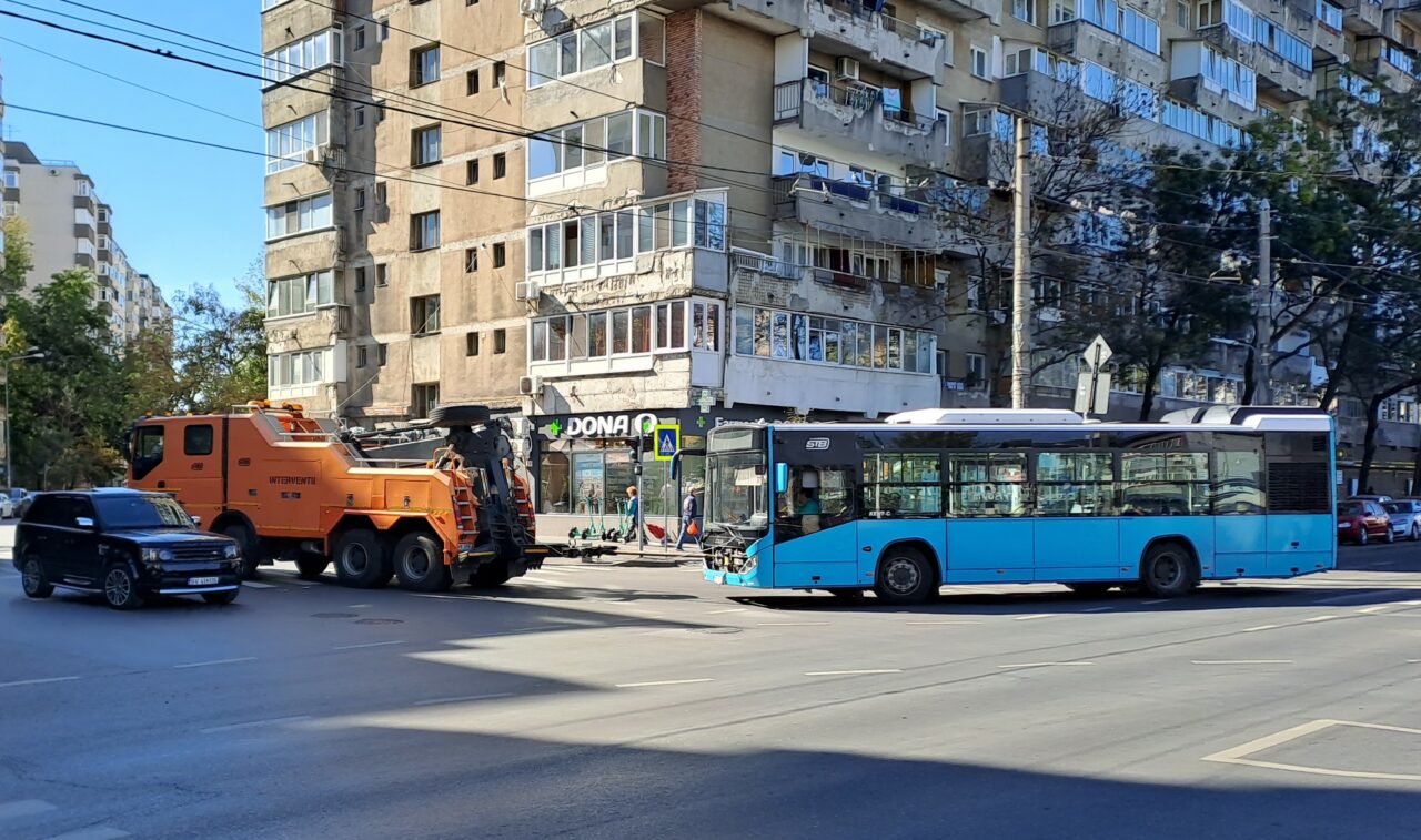 Autobuzele Otokar de 100 de milioane de euro încep să dispară de pe străzile Bucureștiului. Nici n-au ieșit bine din garanție, că aproape jumătate dintre ele sunt trase pe dreapta, în garajele STB