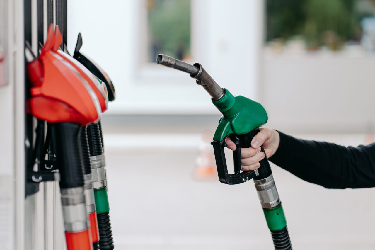Prețul motorinei ar putea crește din nou de la 1 noiembrie. Ce sector ar urma să resimtă cel mai puternic scumpirea