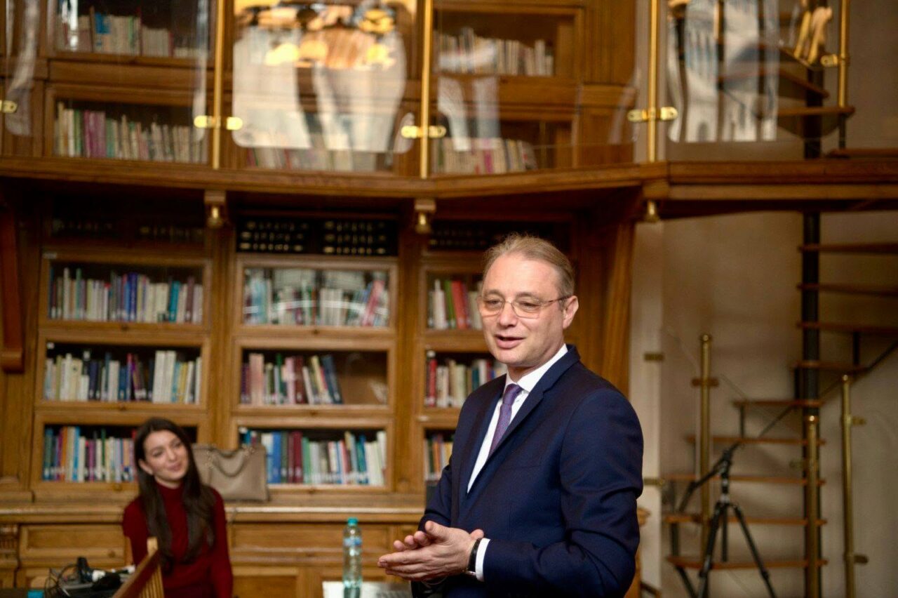 Cine este Luca Niculescu, premierul desemnat de Nicușor Dan. A fost jurnalist și ambasadorul României la Paris