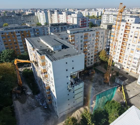 Intervenție excepțională la blocul din Rahova. În ce constă operațiunea, o premieră în România