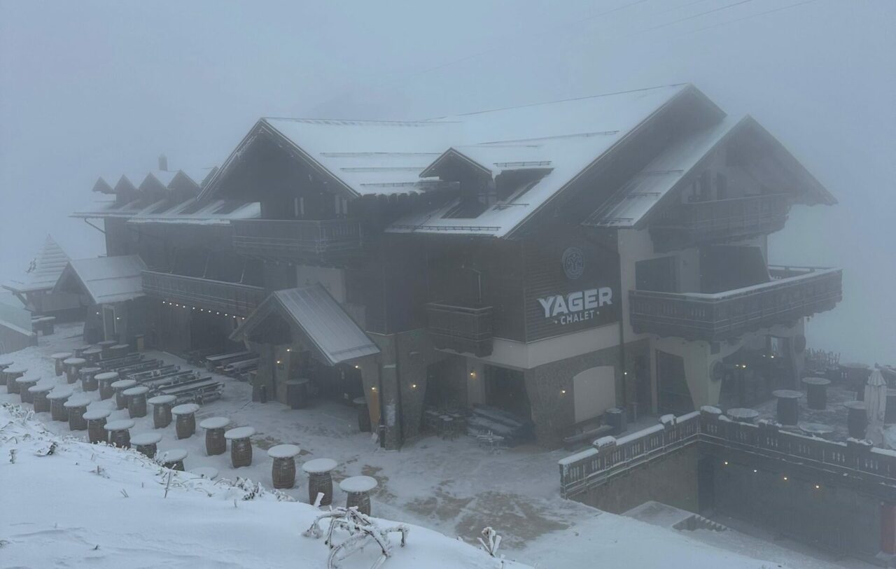Ninge în Poiana Brașov! Imagini de poveste la jumătatea lunii octombrie