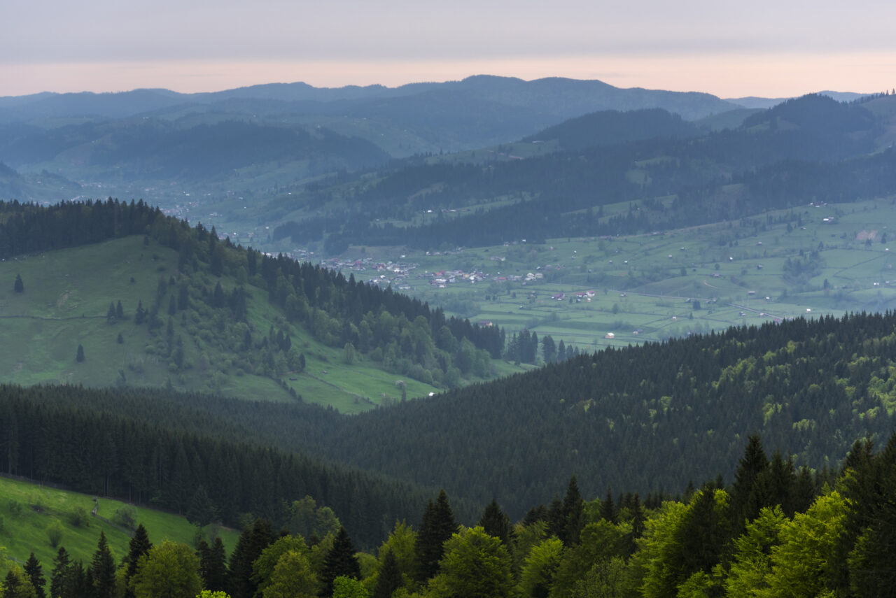 O regiune din România, pe primul loc într-un clasament al destinațiilor turistice subestimate. Păduri străvechi, mânăstiri și peisaje spectaculoase