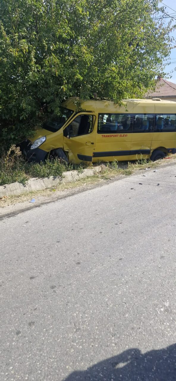 Trei persoane, dintre care doi copii, transportate de urgență la spital în urma unui accident rutier produs în Giurgiu
