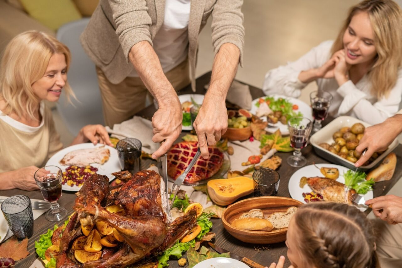 Eurostat | 18,1% dintre români nu își permit o masă cu carne o dată la două zile. România, codașă și la alte capitole