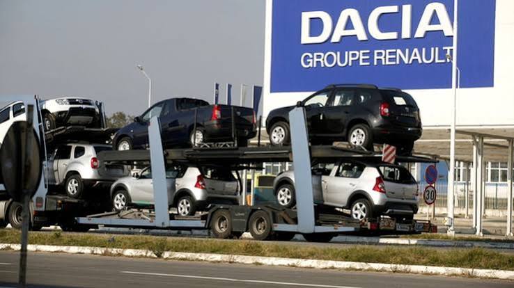 Uzina Dacia încearcă să scape de angajați, pe fondul scăderii producției Compensații record, cea mai mică primă, 45.000 lei net