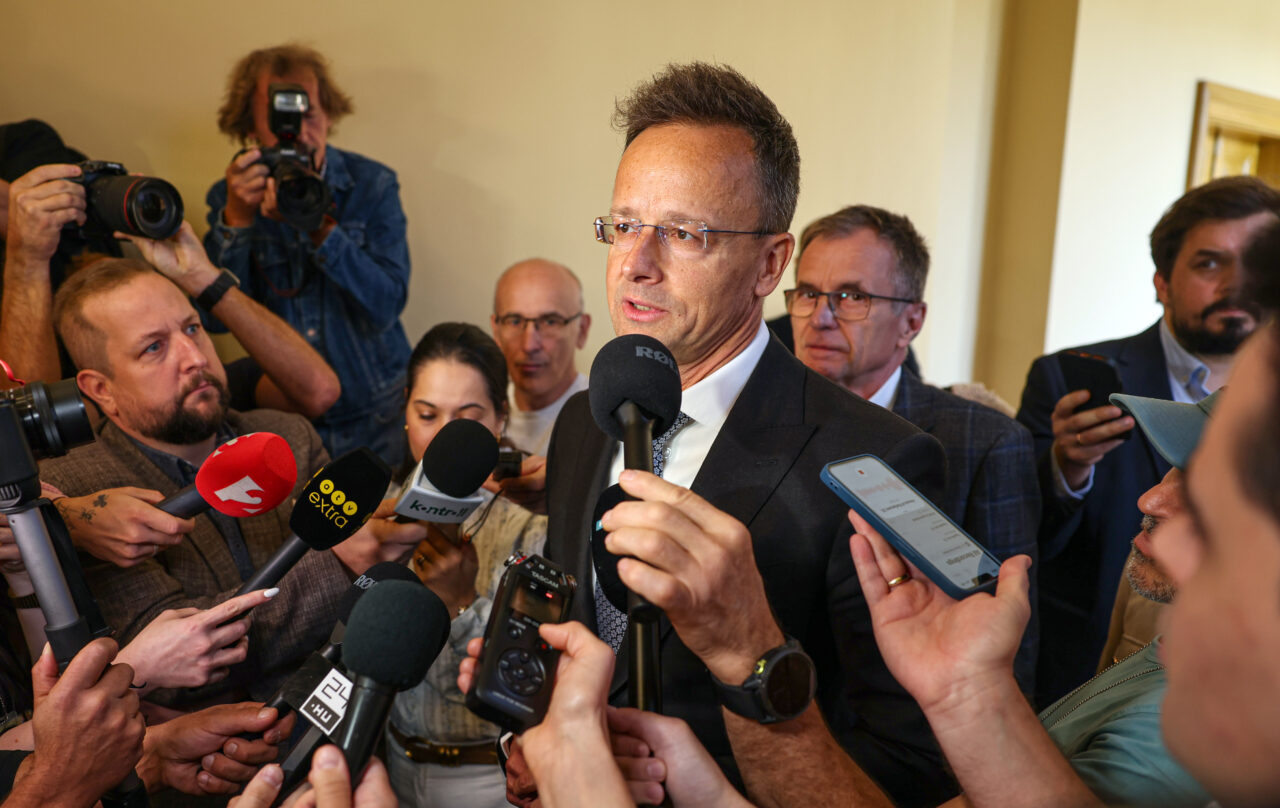 Fostul ministru de Externe al Ungariei, chemat în parlament pentru audieri. Este anchetată legătura lui Péter Szijjártó cu gigantul chinez BYD