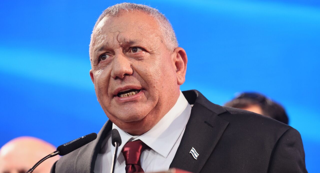 Gadi Eisenkot acuză tabăra lui Netanyahu de manipularea politică a anchetei privind amestecul organizațiilor străine în alegerile din Israel. Likud ar suspecta că în spatele voturilor arabilor s-ar afla Turcia și Qatar