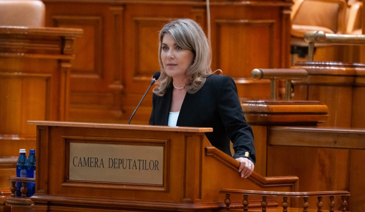 Gianina Șerban (deputat AUR): „36 de ani de guvernare au împins România spre dezastru demografic. AUR propune soluții concrete pentru familiile românești”