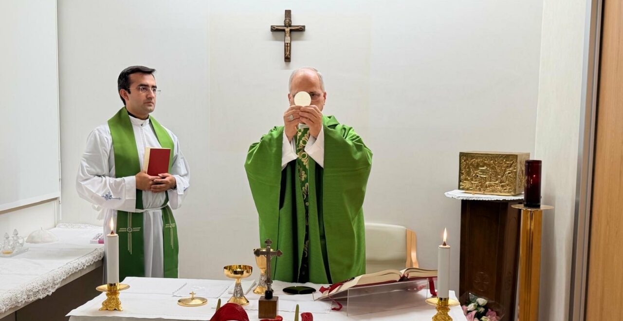 Papa Leon al XIV-lea a oficiat o slujbă de liturghie la spitalul unde a fost operat Ce anunță Vaticanul despre starea sa de sănătate și când urmează să apară în public