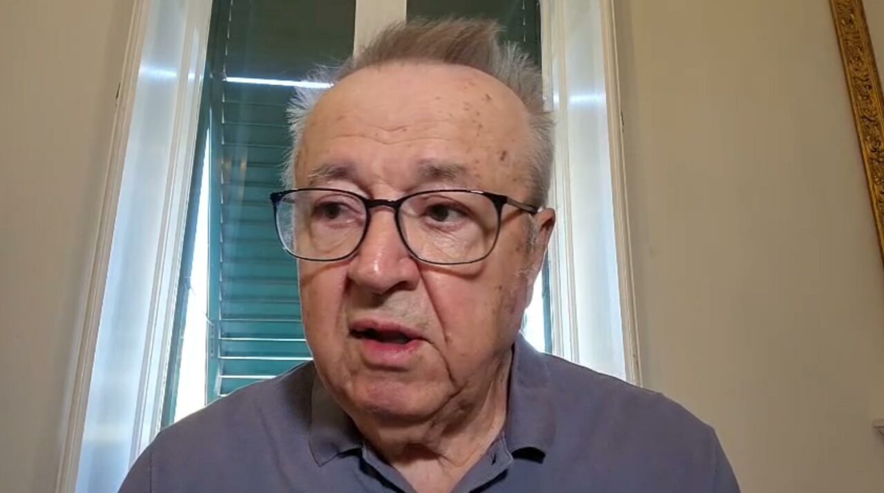 Ion Cristoiu: Președintele României s-a fotografiat cu un Donald Trump de carton – Un nou scandal de haz și groază declanșat de Nicușor Dan
