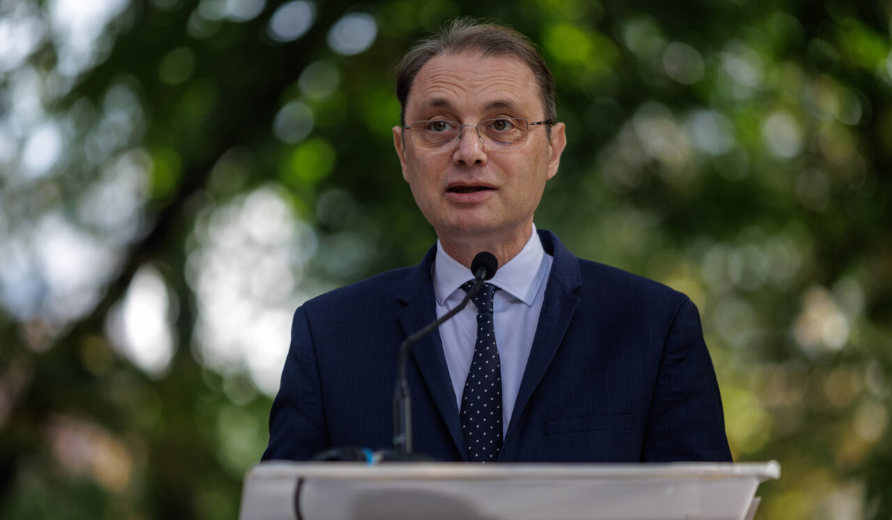 Începe săptămâna de foc pentru Luca Niculescu. Premierul desemnat vrea să depună joi programul de guvernare și lista de miniștri la Parlament. Ce condiții au pus partidele la negocieri. Doar AUR are o poziție clară în acest moment