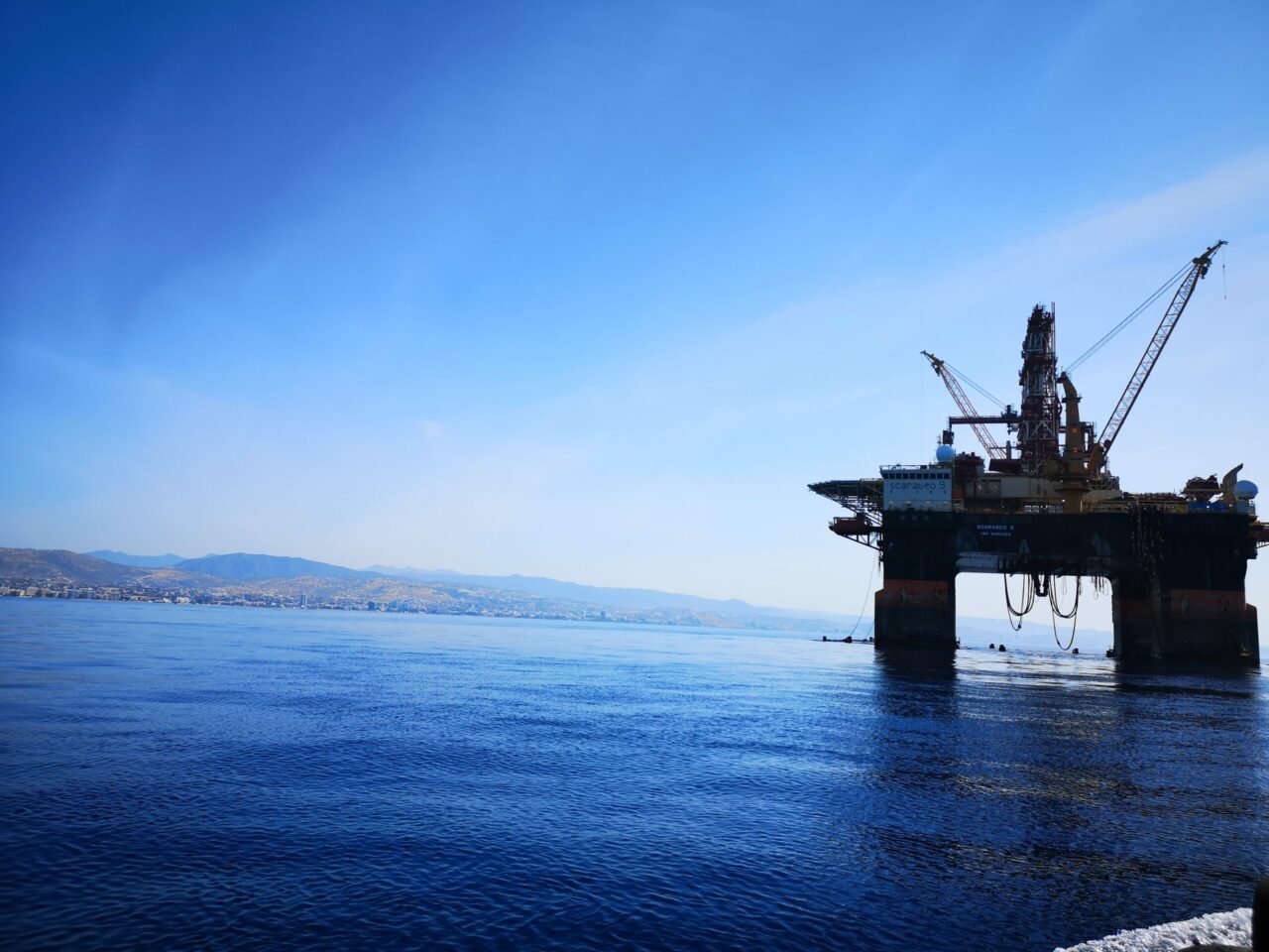 Autoritatea de Reglementare în Domeniul Minier respinge prelungirea cerută de Lukoil Overseas a acordului de concesiune pentru perimetrul Trident din Marea Neagră. Cum răspunde compania