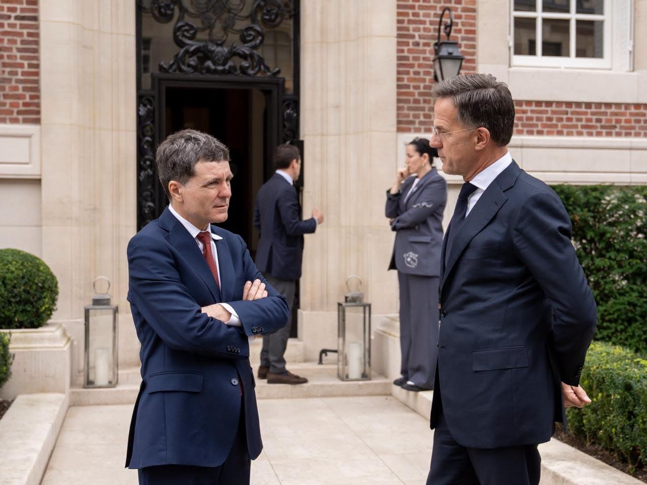 Nicușor Dan, anunț de la Bruxelles, după întâlnirea cu Mark Rutte: „Continuăm să sprijinim Ucraina”. Președintele a plecat de la microfon fără să accepte întrebări