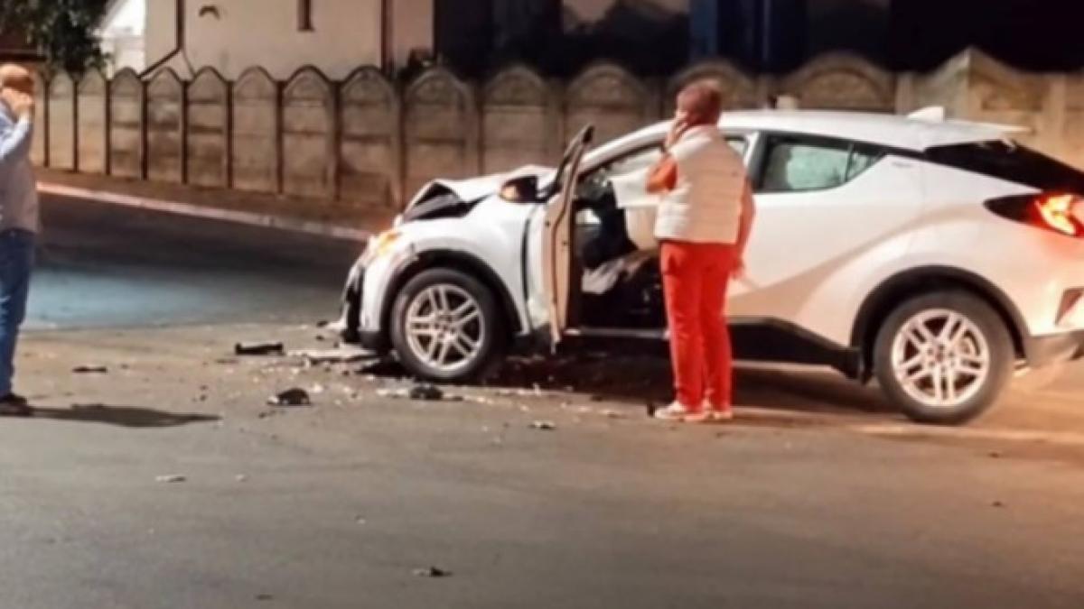 O doctoriță din Alexandria a provocat un accident după ce s-ar fi urcat băută la volan. Se grăbea să ajungă la garda de la Urgențe