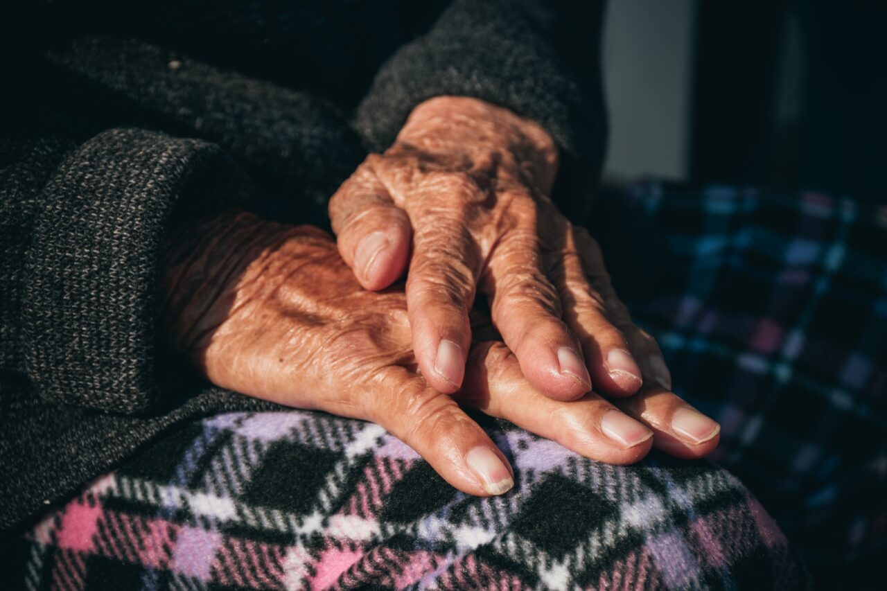 Pensionarii sibieni ajung să se împrumute pentru a avea căldură, iarna. Sute de cereri au fost depuse, deja, la Casa de Ajutor Reciproc a Pensionarilor