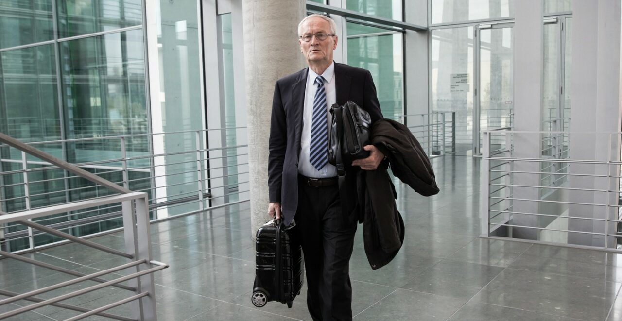 Scandal de proporții la Berlin. Fostul șef al serviciului german de informații externe, August Hanning, a fost arestat pentru spionaj și trădare de țară. Cum a profitat de funcția sa oficială