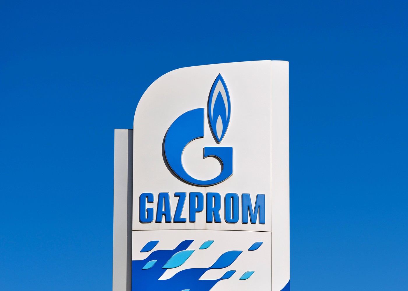 Benzinăriile Gazprom din România, preluate de doi oameni de afaceri români. Fostul șef eMAG, printre cumpărători