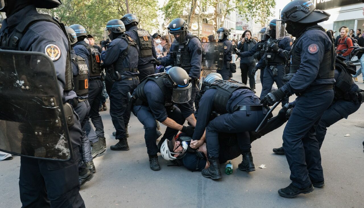 Alunecă Franța spre stânga extremistă? Cum au devenit protestele elevilor francezi un fenomen european. Un analist politic și un sociolog fac radiografia revoltelor violente din licee și facultăți