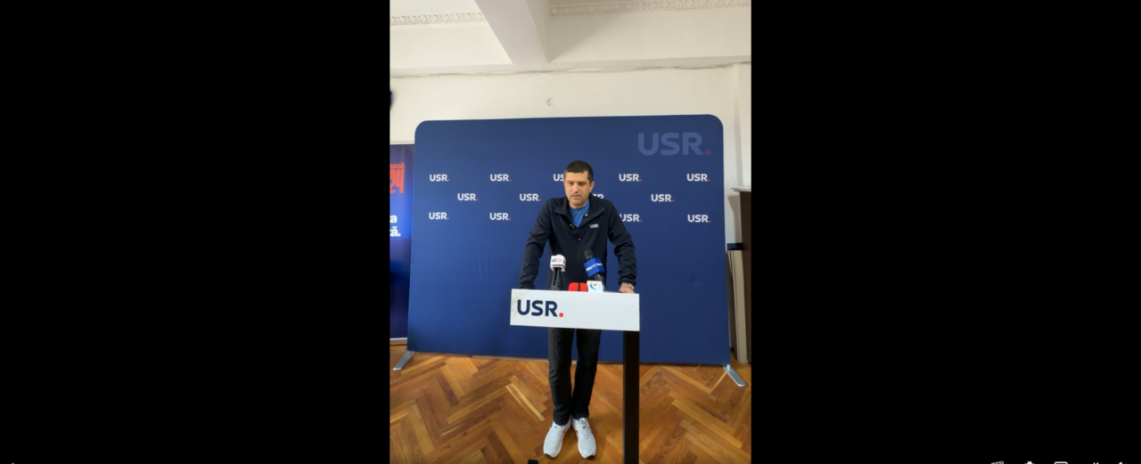 Radu Miruță a venit îmbrăcat în trening și adidași la conferința de presă a USR, unde a vorbit despre industria de apărare a țării
