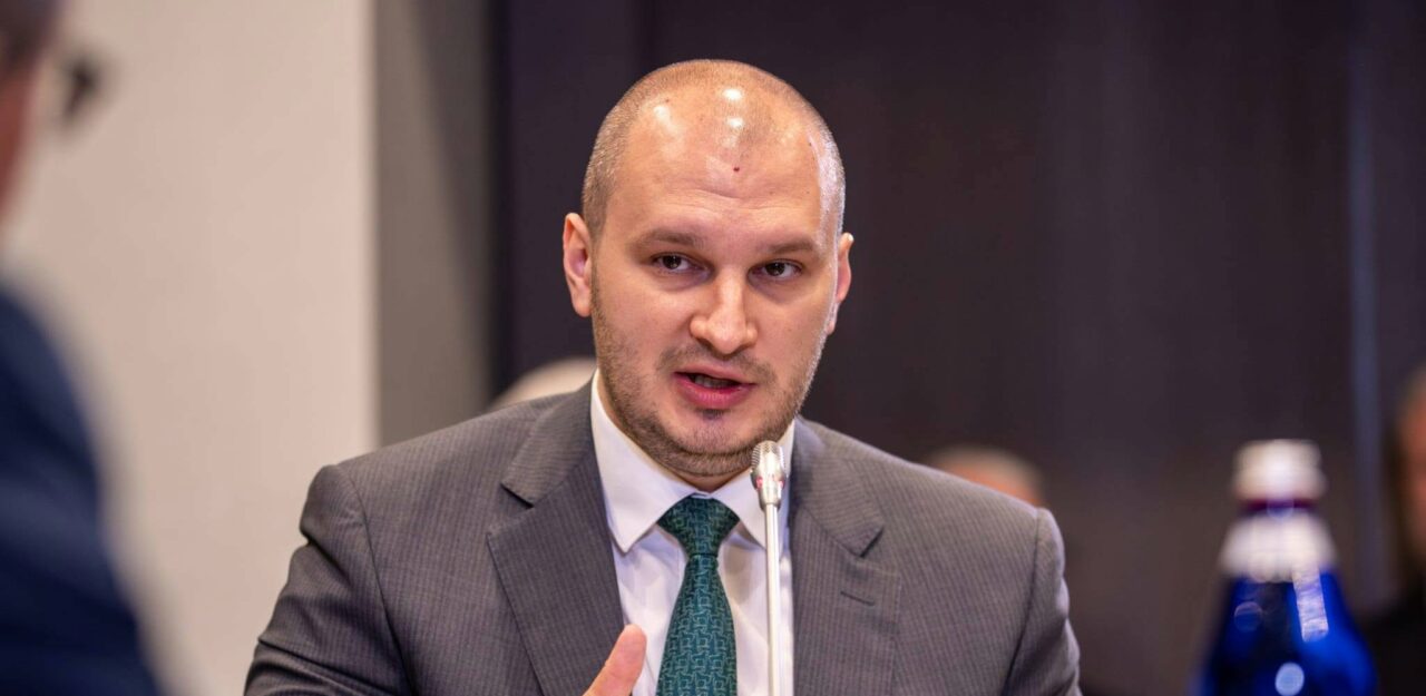 Situație critică la ROMARM. Directorul companiei avertizează: ”Majoritatea celor 15 filiale sunt în prag de faliment”