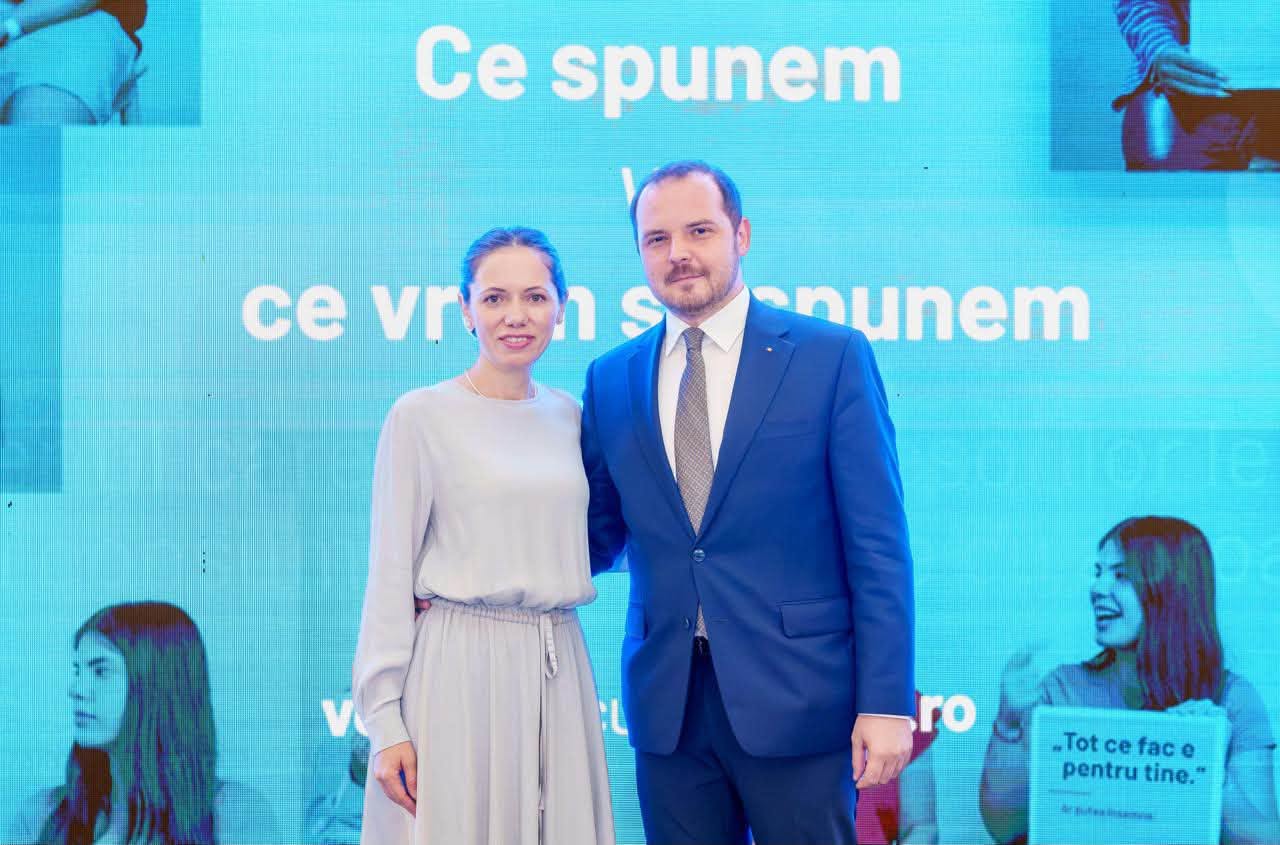Alexandru Rogobete s-a fotografiat alături de Mirabela Grădinaru la lansarea unui program dedicat adolescenților și tinerilor. Ce mesaj a transmis fostul ministru