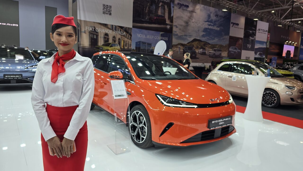 „Invazie” de mașini chinezești la Salonul Auto București, cu lansări în premieră. Peste 40% dintre autovehicule sunt asiatice la expoziția din acest an. Cu ce prețuri încearcă producătorii să îi ademenească pe români