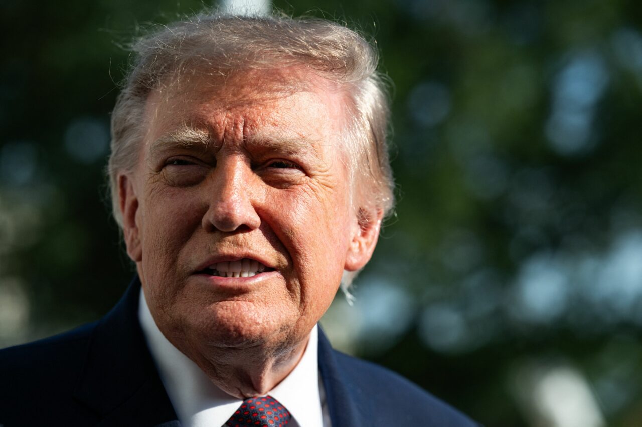 Trump face o nouă promisiune înaintea alegerilor intermediare din SUA: „Cecuri de aproape 100 de dolari pentru cei 20 milioane de pensionari minunați”