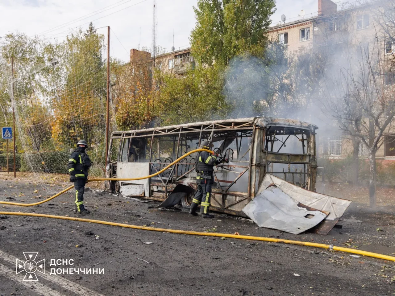 O rachetă rusească ghidată a lovit două autobuze. Bilanț: 33 de morți și 18 răniți