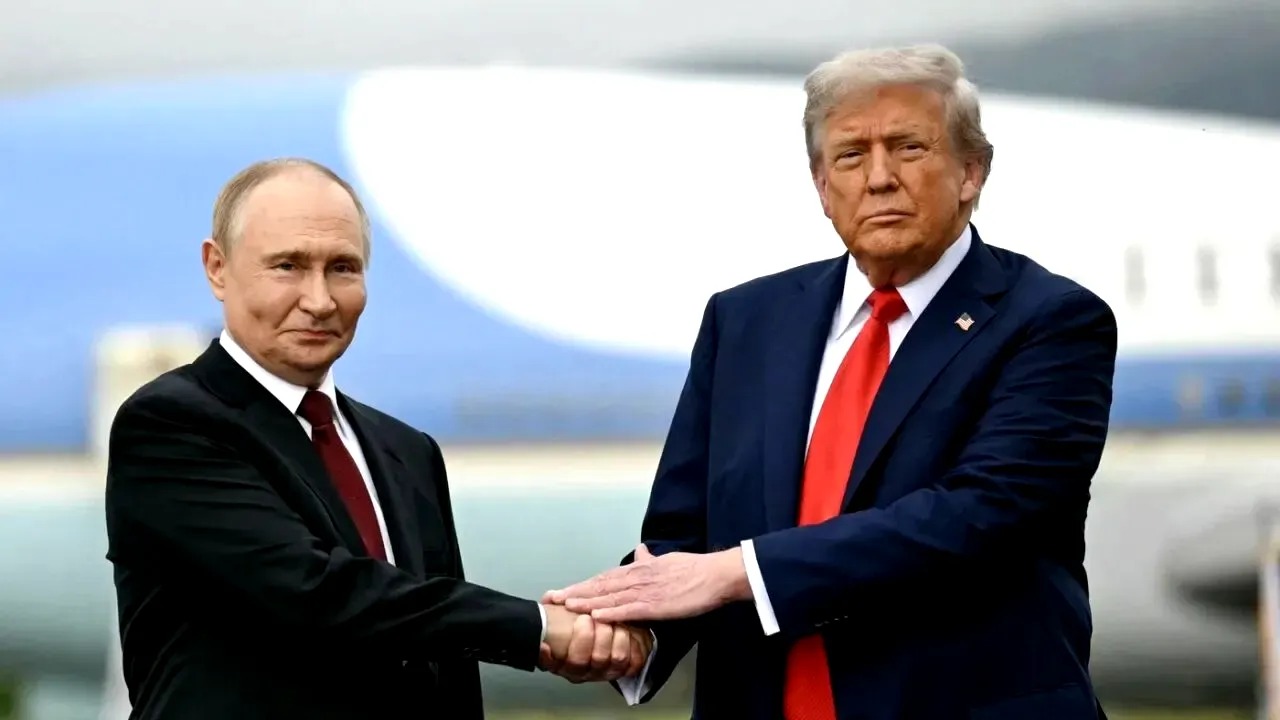 Decizia anului. Trump deschide piața americană pentru motorina rusească, după o discuție cu Putin. „Prețurile vor scădea spectaculos în toată lumea”. Zelenski acuză Washingtonul că finanțează indirect războiul Rusiei: „Un cadou de ziua lui Putin”. Prețul motorinei în România este aproape 11 lei