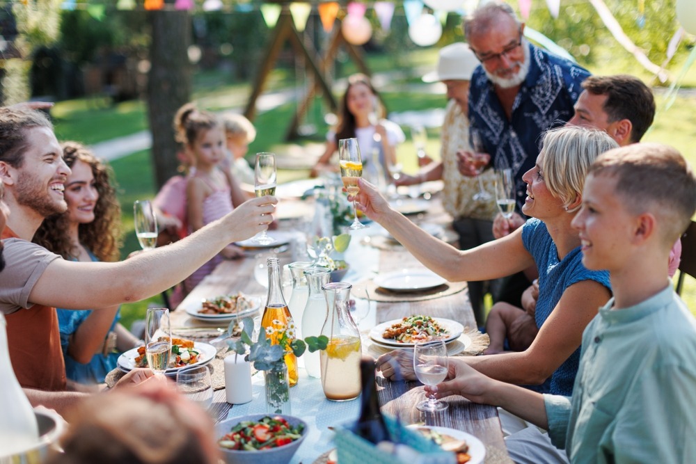 (P) Cum arăți elegant la un eveniment de familie fără să porți costum? 