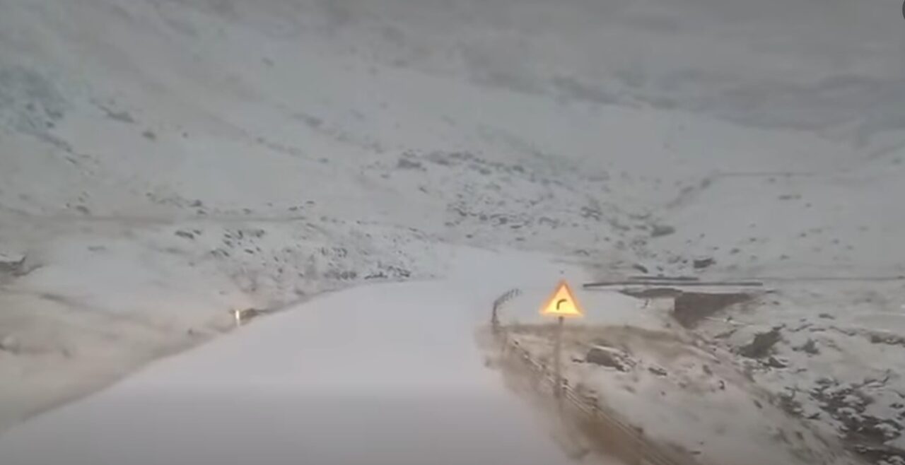 Iarna a lovit în forță România. Ninsori abundente pe Transfăgărășan și în alte zone montane din țară. Prognoză de ultimă oră de la ANM