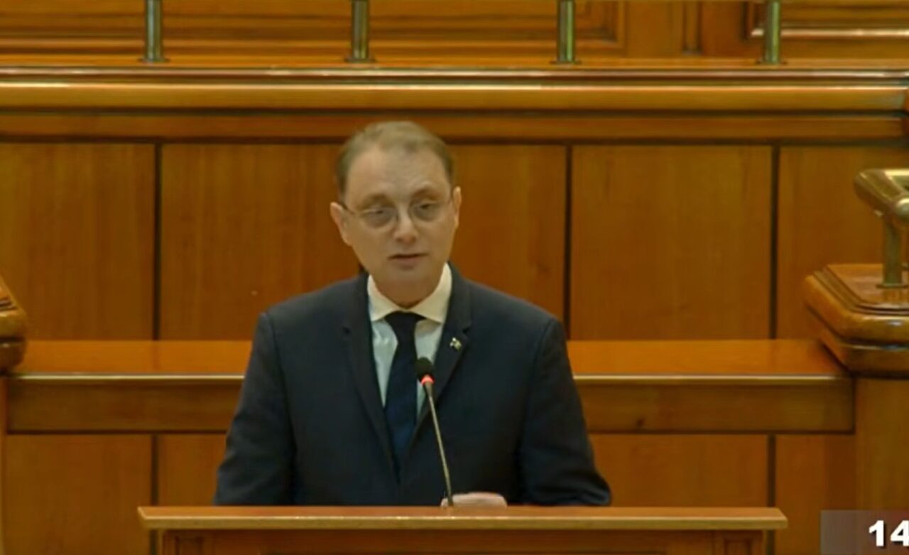 Chiar înainte de învestire, Luca Niculescu a anunțat crearea, la Guvern, a unui Fond Național pentru Reziliență Informațională care să lupte cu războiul hibrid și cu dezinformarea: „Nu va cenzura”