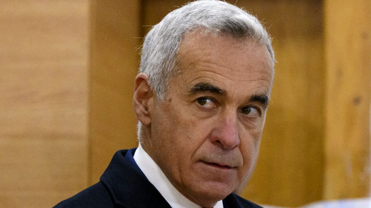 Judecătorii de la Curtea de Apel din nou nu s-au pus de acord dacă rămâne sau nu în arest Călin Georgescu. Un al treilea judecător este așteptat să dea verdictul