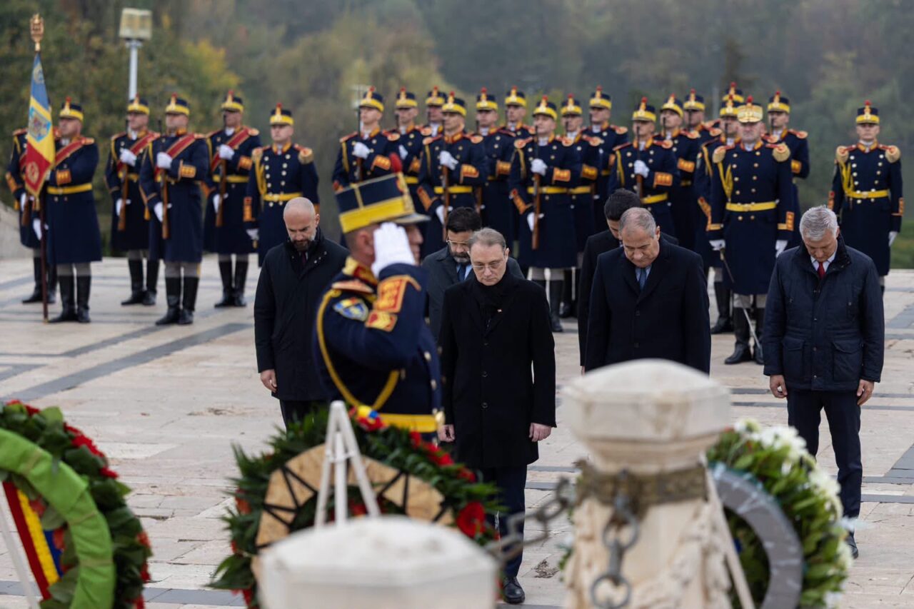Promisiunile premierului Luca Niculescu de Ziua Armatei Române. Ce le-a transmis militarilor